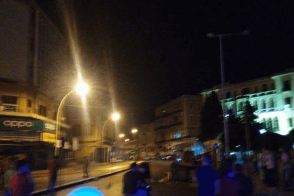 اشعال اطارات في ساحة النور ورمي حجارة على فصيلة التل (فيديو وصور) 
#lebanon24 
 via @Lebanon24