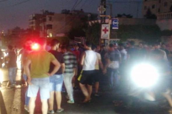 إصابة امرأة وابنتها صدماً على طريق عام دوحة عرمون 

#lebanon24

 via @Lebanon24