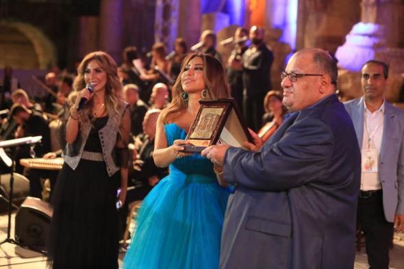 نجوى كرم تشرق في ليل جرش ومتواسي يغني ويطرب على "الجنوبي" - عناق أردني تونسي على المسرح الشمالي