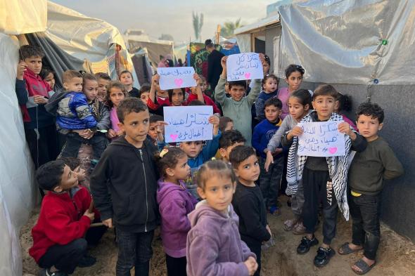 هيفاء وهبي ترسم الابتسامة على وجوه أطفال غزة