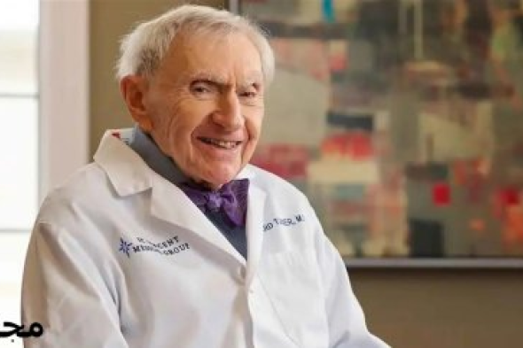 بعمر 103 سنوات.. طبيب يواصل عمله ويكشف سر طول عمره