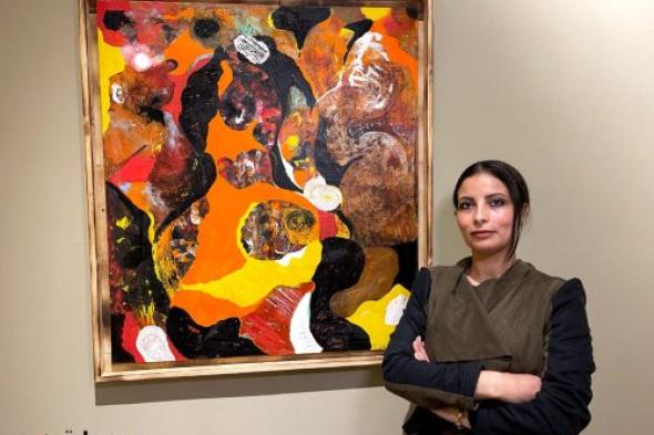 الفنانة ثورية الحساني.. لمسة تجريدية تنبع من أعماق مدينة الرياح