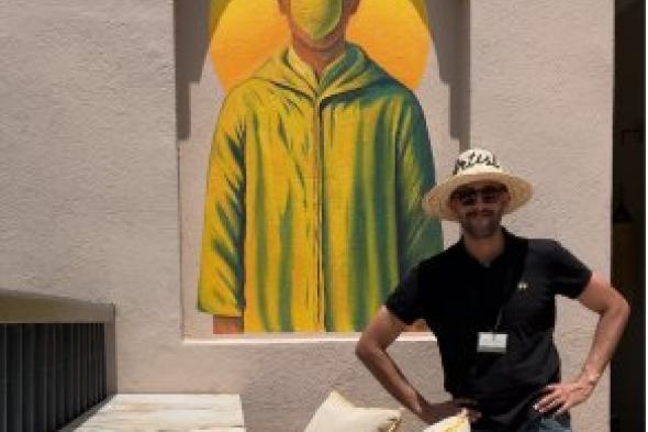 المهدي النائر: فنان الجداريات الذي يجسِّد روح مراكش وجمال المغرب